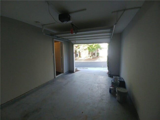 Building Photo - 2214 Landing Walk Dr