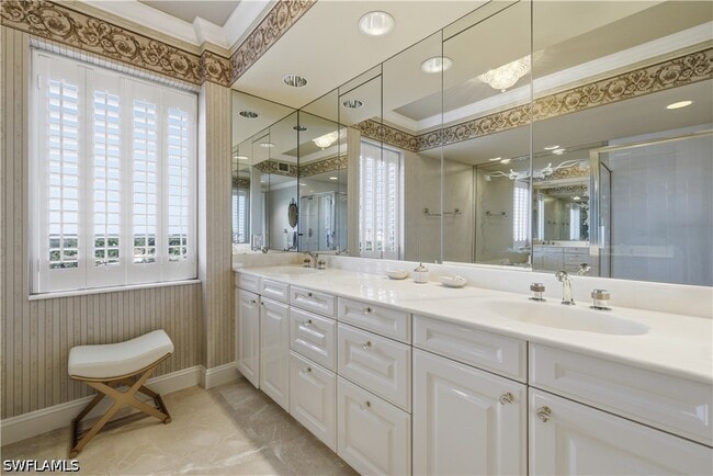 Building Photo - 8990 Bay Colony Dr