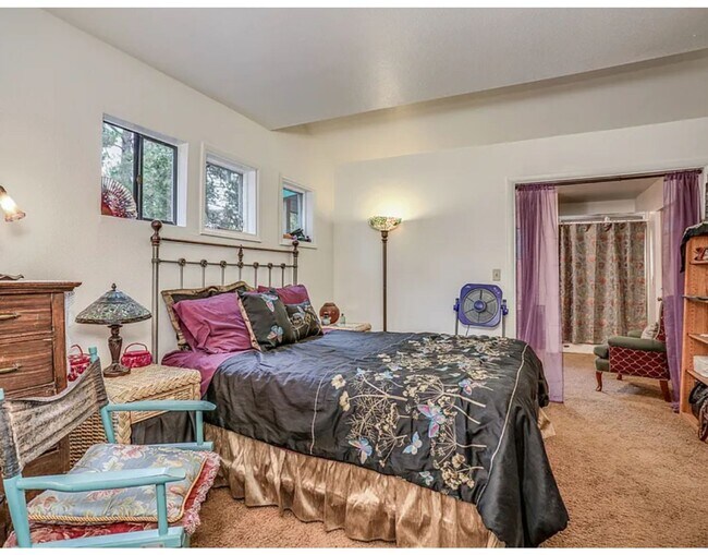 Building Photo - Large beautiful home in Idyllwild