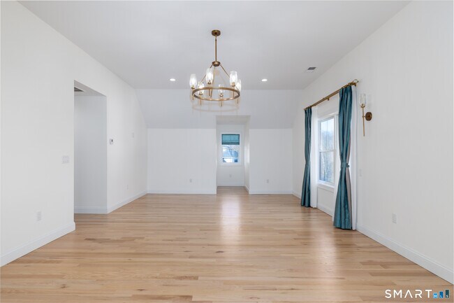 Building Photo - 112 Stallion Dr