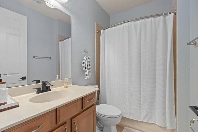 Building Photo - 2400 Harwich Dr