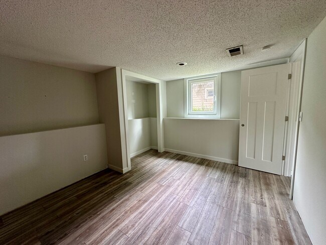 Building Photo - 3206 Vale Cir SW