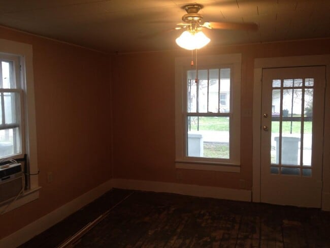 Building Photo - 308 S Graham Ave