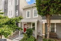 Building Photo - 709 16th St NE
