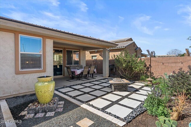 Building Photo - 2674 E Cherry Hill Dr