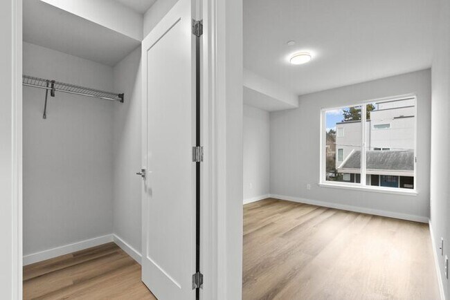 Building Photo - Stunning Brand-New Ballard Townhome with Air Conditioning