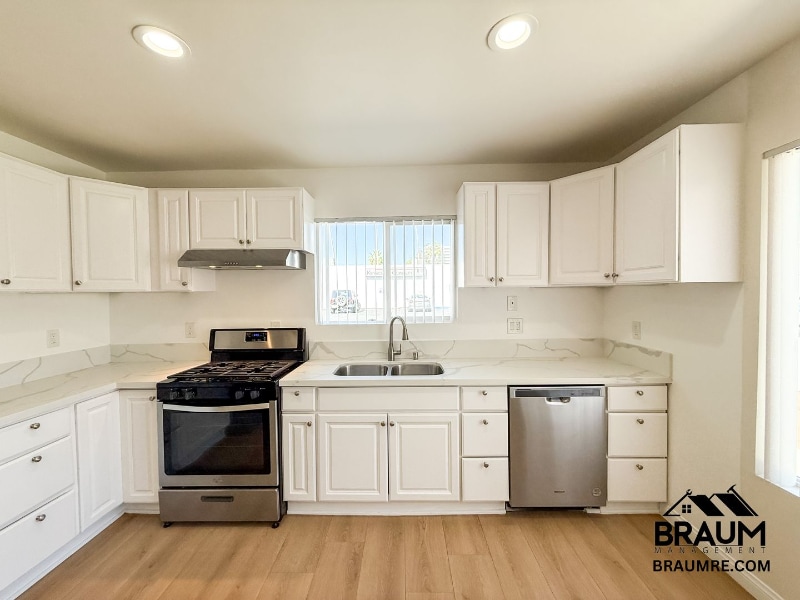 Building Photo - 1421 Centinela Ave