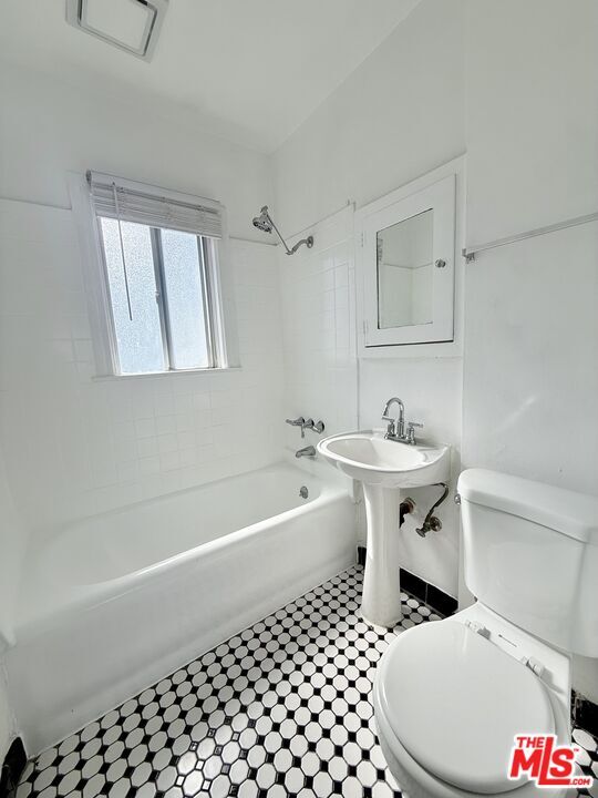 Building Photo - 3883 S Gramercy Pl
