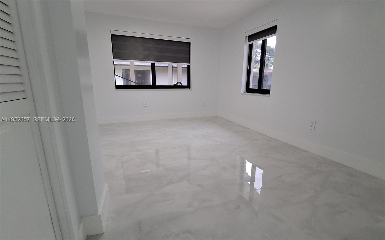 Building Photo - 216 Shadow Way