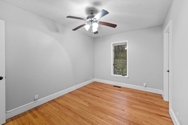 Building Photo - FREE RENT! Luxury Living on the River — Your Dream Home Awaits