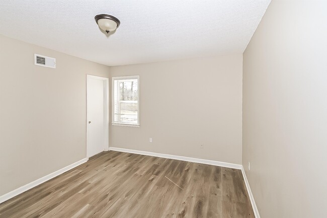 Building Photo - 1247 Ryanwood Ave