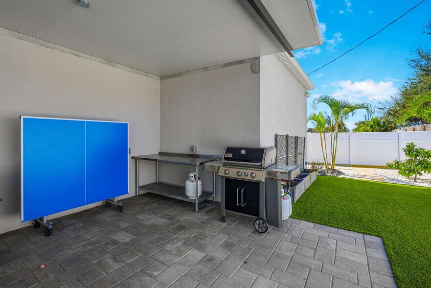 Building Photo - 1669 Colleen St