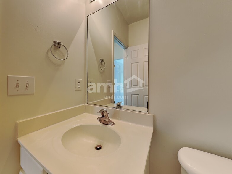 Building Photo - 1694 Haversham Park Dr