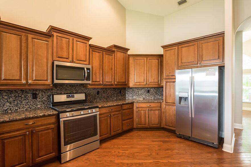 Building Photo - 9009 Riverview Dr