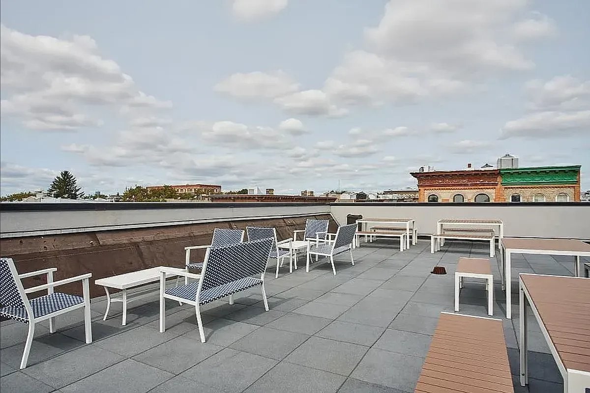 Building Photo - 414 Linden St