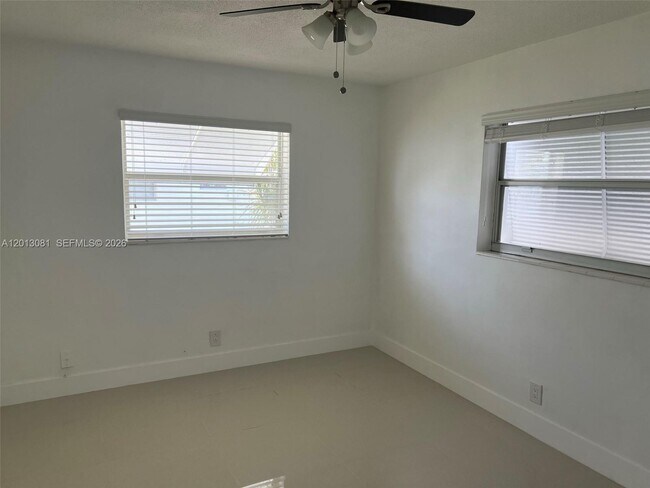 Building Photo - 145 NW 41st Ct