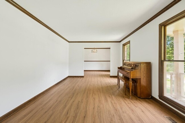 Building Photo - 1972 Sunnyside Dr