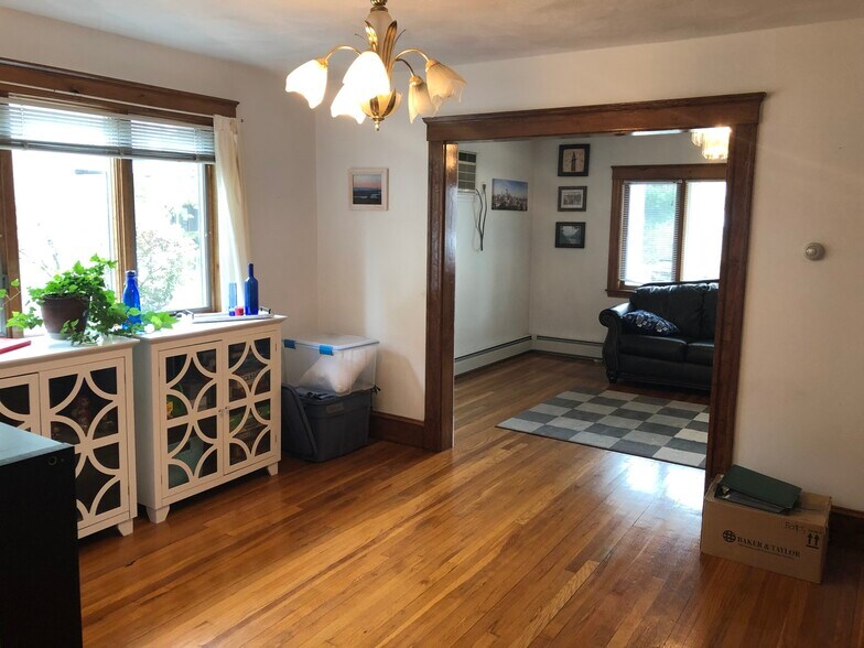 Building Photo - 54 Varnum St