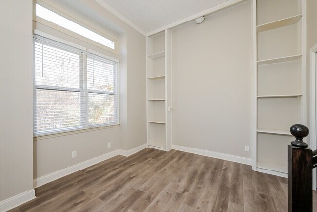 Building Photo - 1218 Raleigh Way NW