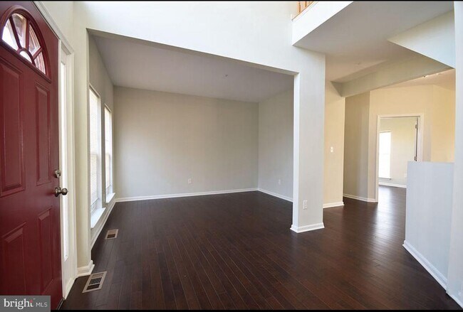 Building Photo - 14900 Dennington Dr