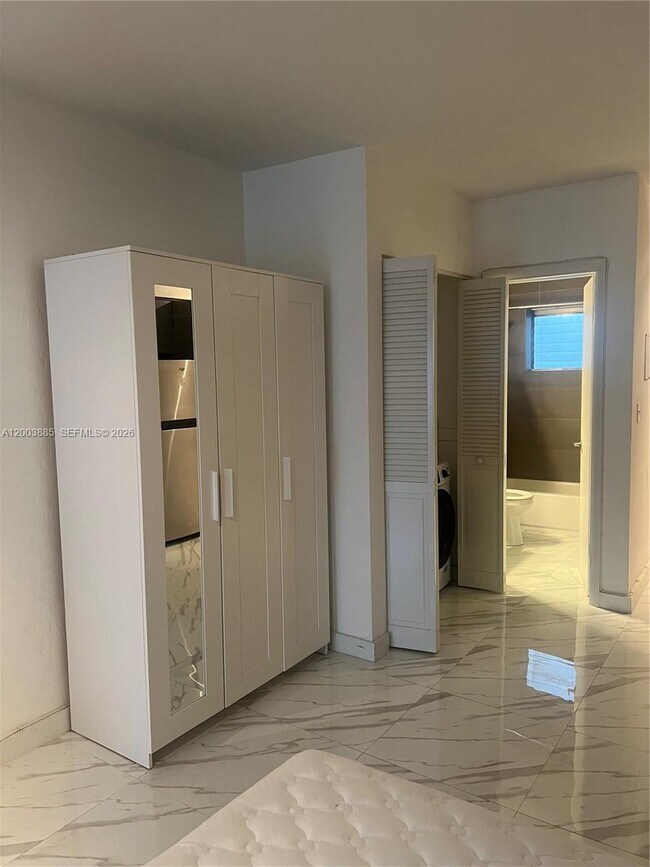 Building Photo - 1611 West Ave