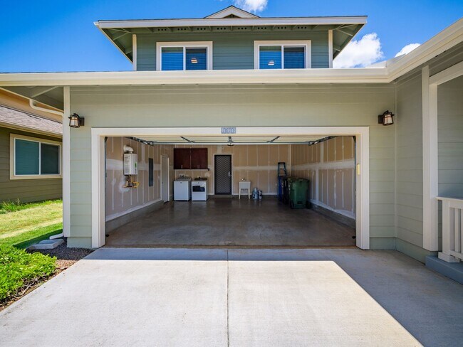 Building Photo - Lehua at Hoopili 4 bedroom 2.5 bath single...
