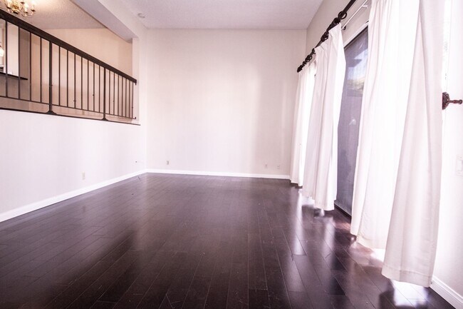 Building Photo - 848 W Huntington Dr