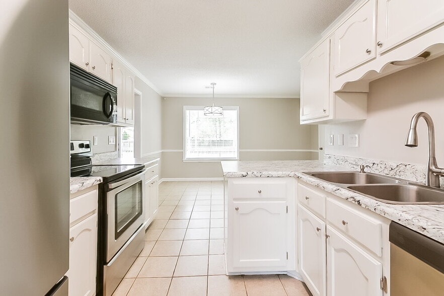 Building Photo - 4401 Okeechobee Dr
