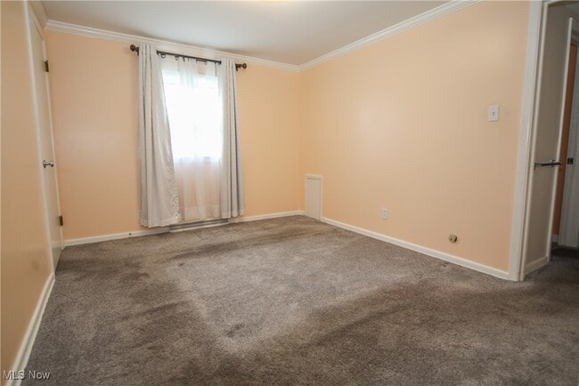 Building Photo - 734 Bond Ave
