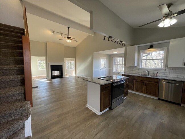 Building Photo - 3492 Point View Cir