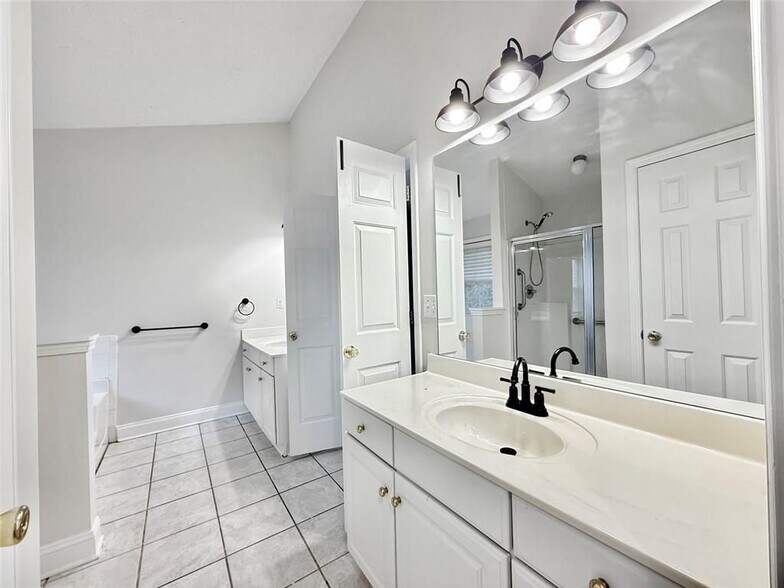 Building Photo - 1070 Rafington Dr