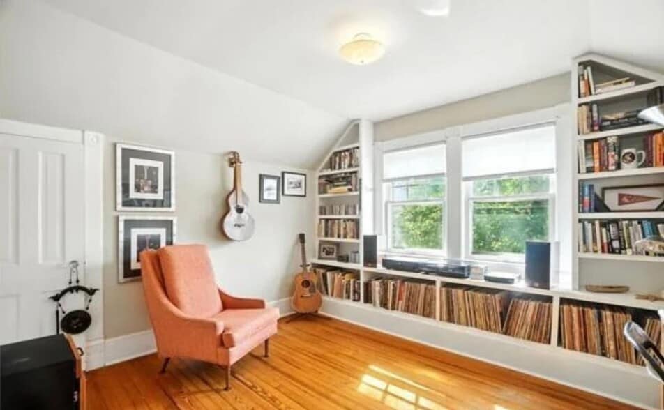 Building Photo - 307 S Oakum St