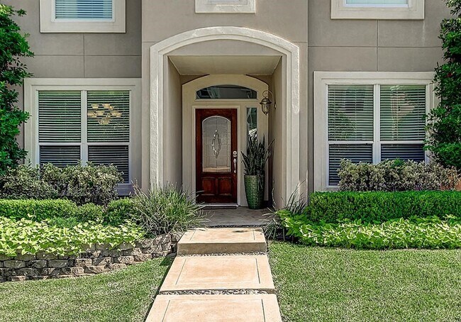 Building Photo - 11114 Sherwood Garden Dr