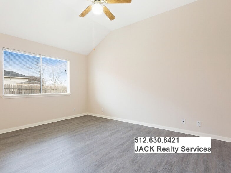 Building Photo - 115 Bell Meadows Dr