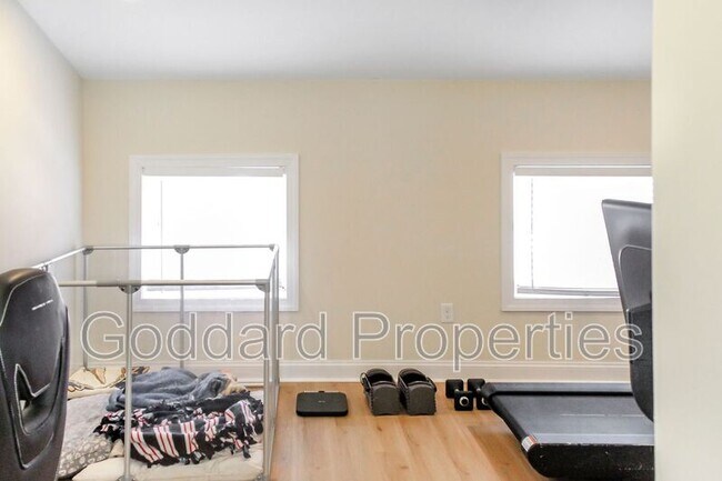 Building Photo - 907 Stiles St