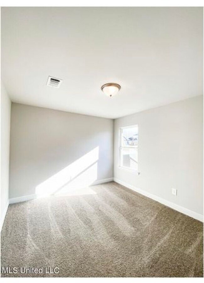 Building Photo - Luxury 4 bedroom 3 bath Home for rent