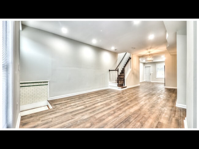 Building Photo - 1634 Darley Ave