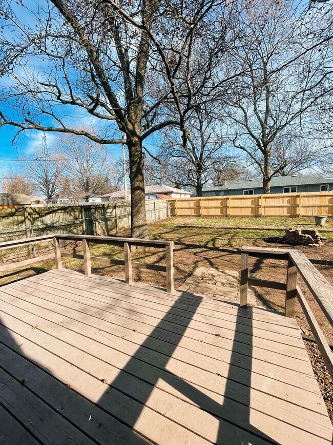 Building Photo - Southwest Springfield - Kickapoo High