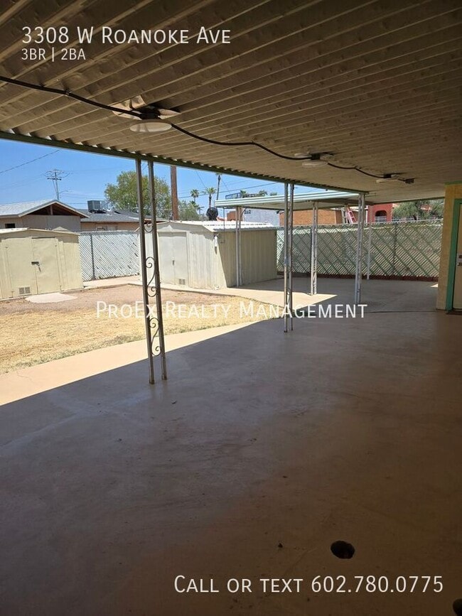 Building Photo - 3308 W Roanoke Ave