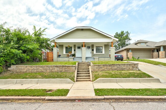 Building Photo - 1444-1446 NE 13th St Duplex