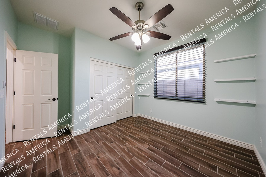 Building Photo - 2616 W Perola Dr