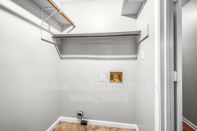 Building Photo - 615 W Tietgen St