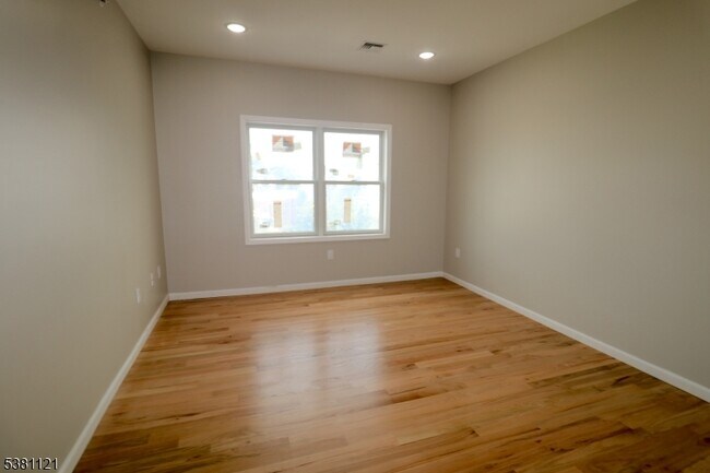 Building Photo - 385 Lafayette St