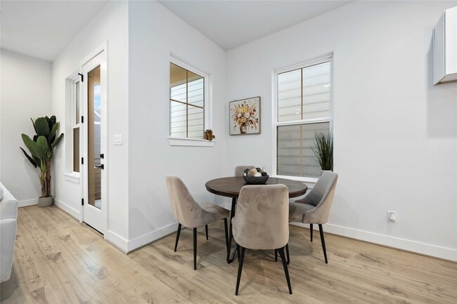 Building Photo - 6109 Campos Dr