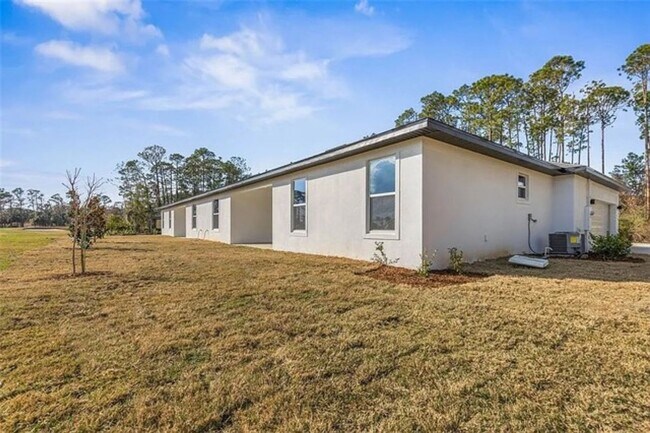 Building Photo - Brand New Townhome Overlooking the 15th Fairway