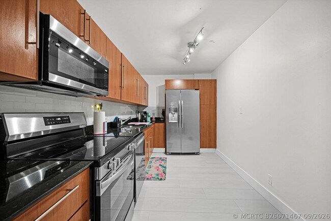 Building Photo - 3001 S Ocean Dr