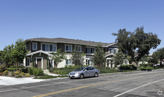 Building Photo - Greenleaf Apartments