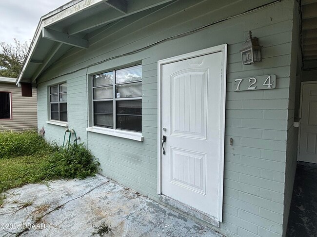 Building Photo - 724 Greenway Pl