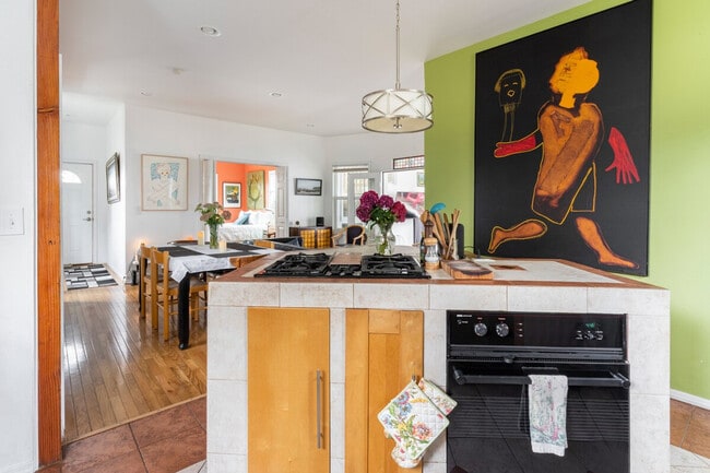 Building Photo - 938 21st Ave