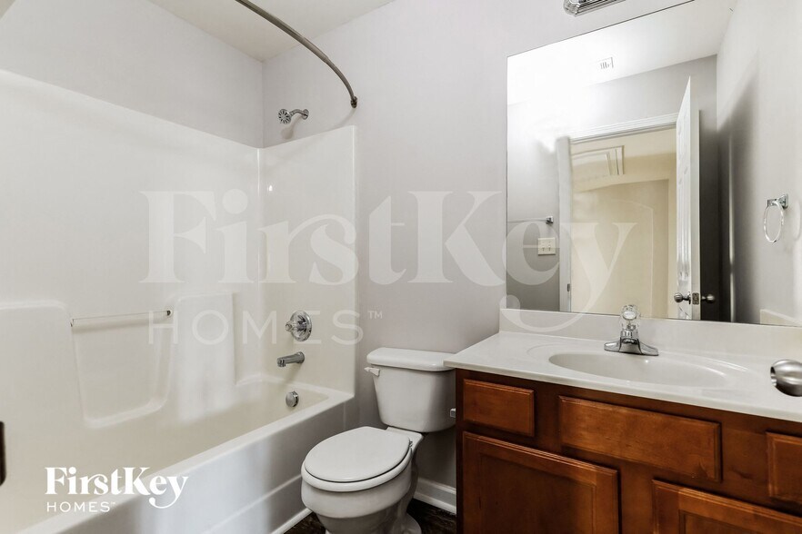 Building Photo - 2439 White Alder Dr NE